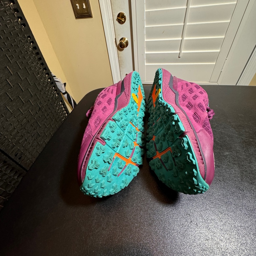The North Face size 7.5 sneakers - Picture 5 of 12